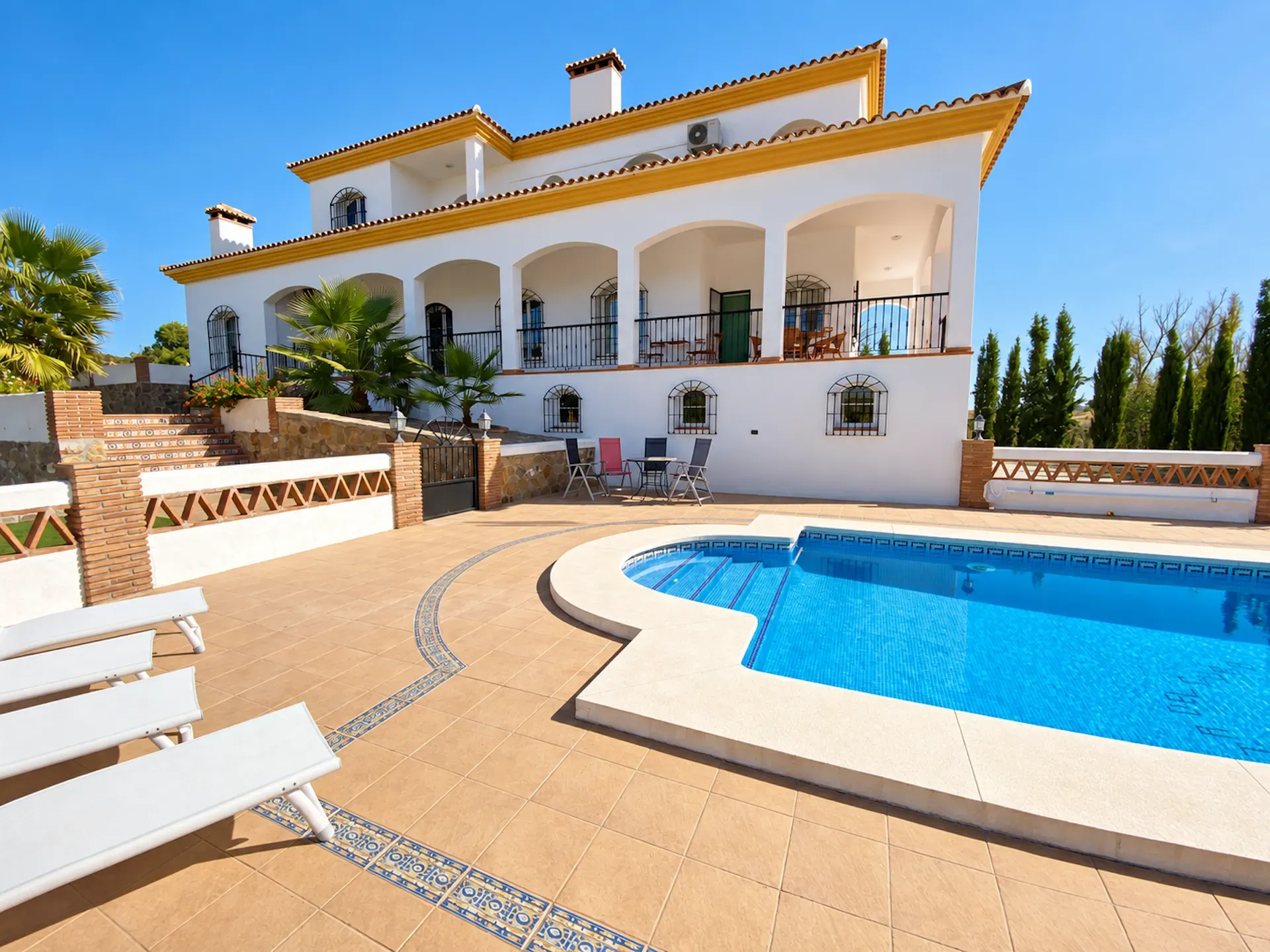 Country Villa with Panoramic Mountain Views near Málaga